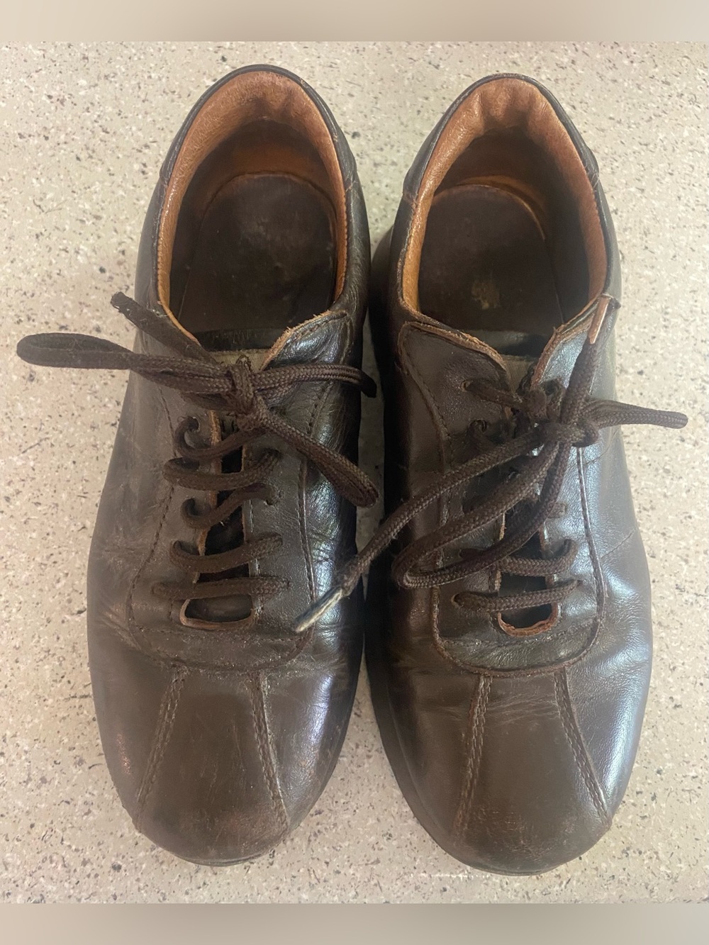 Vintage Hush Puppies Genuine Brown Leather and leather-lined Lace-Up Shoes